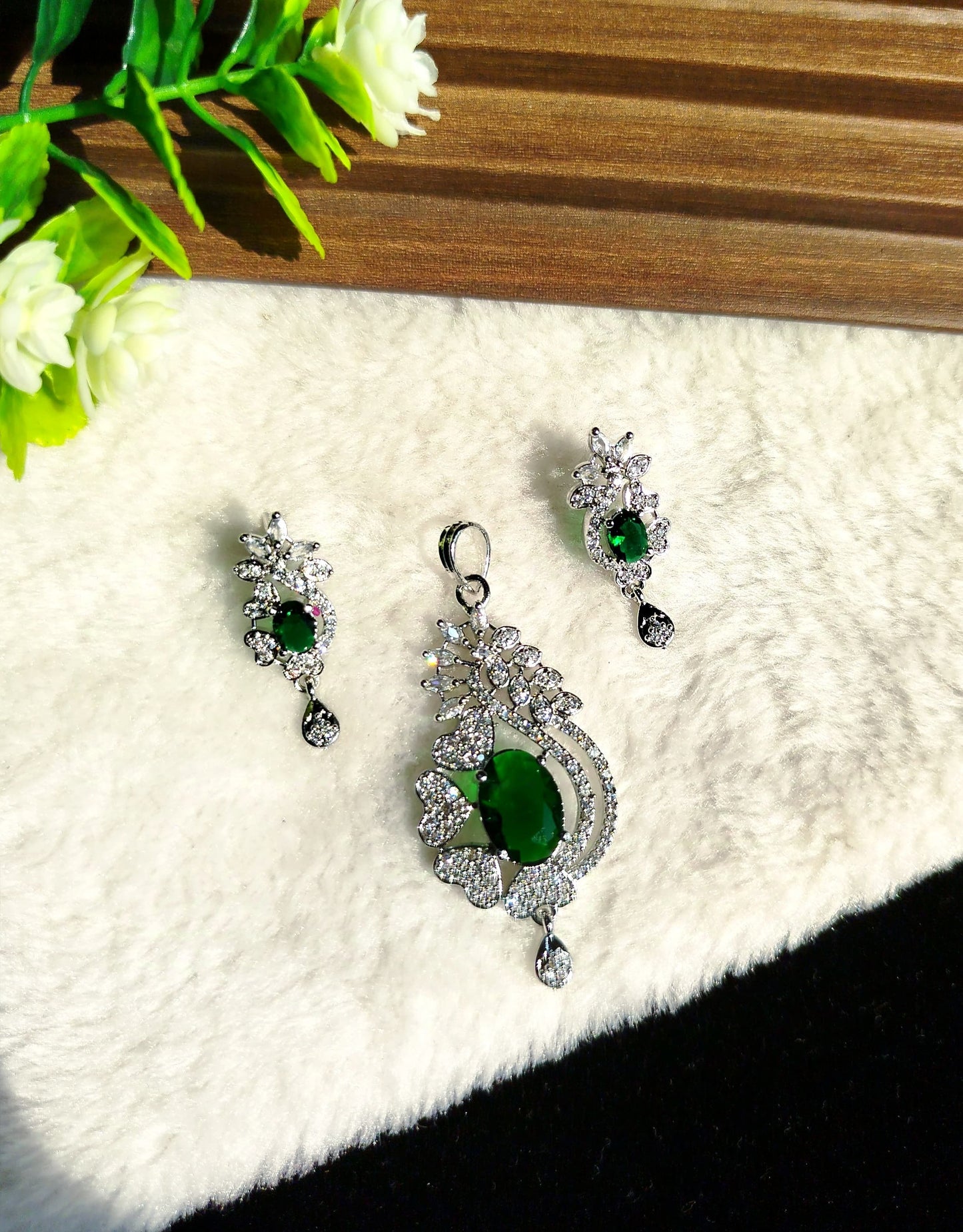 Zircon locket set