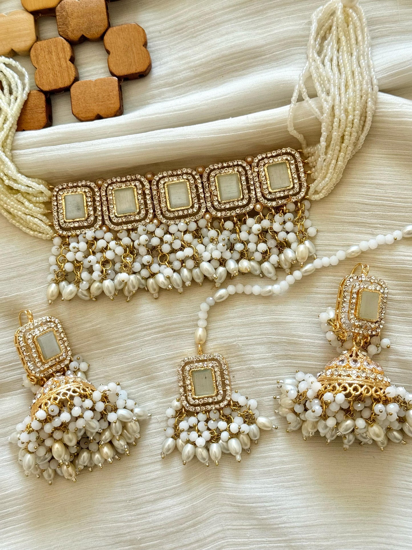 Pearl Chukar set