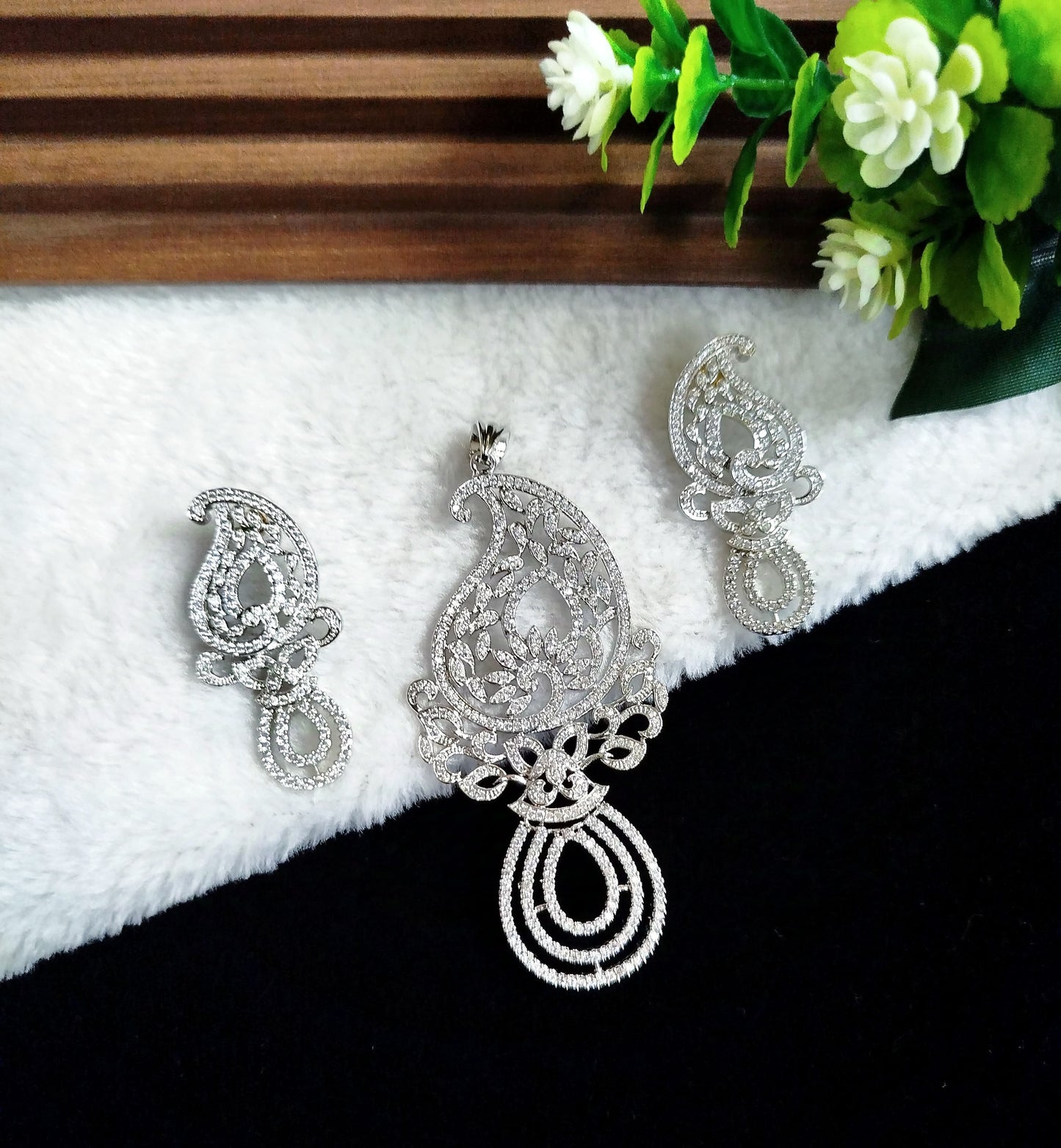 Zircon Pendant Set