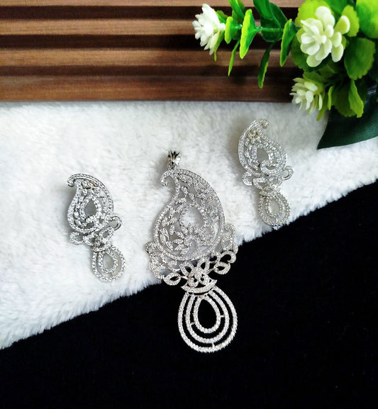 Zircon Pendant Set