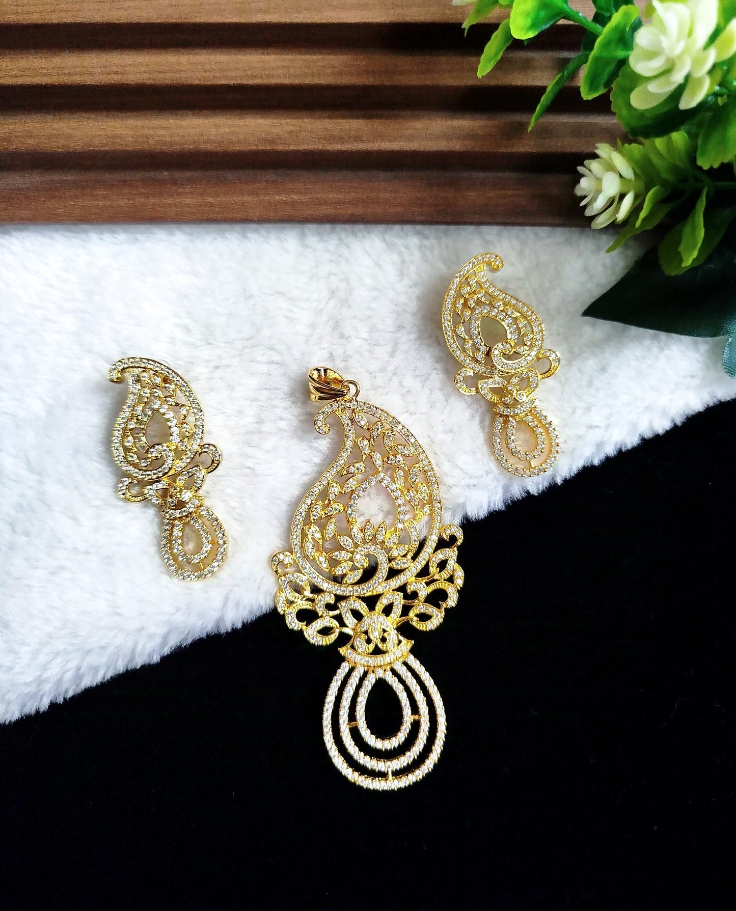 Zircon Pendant Set