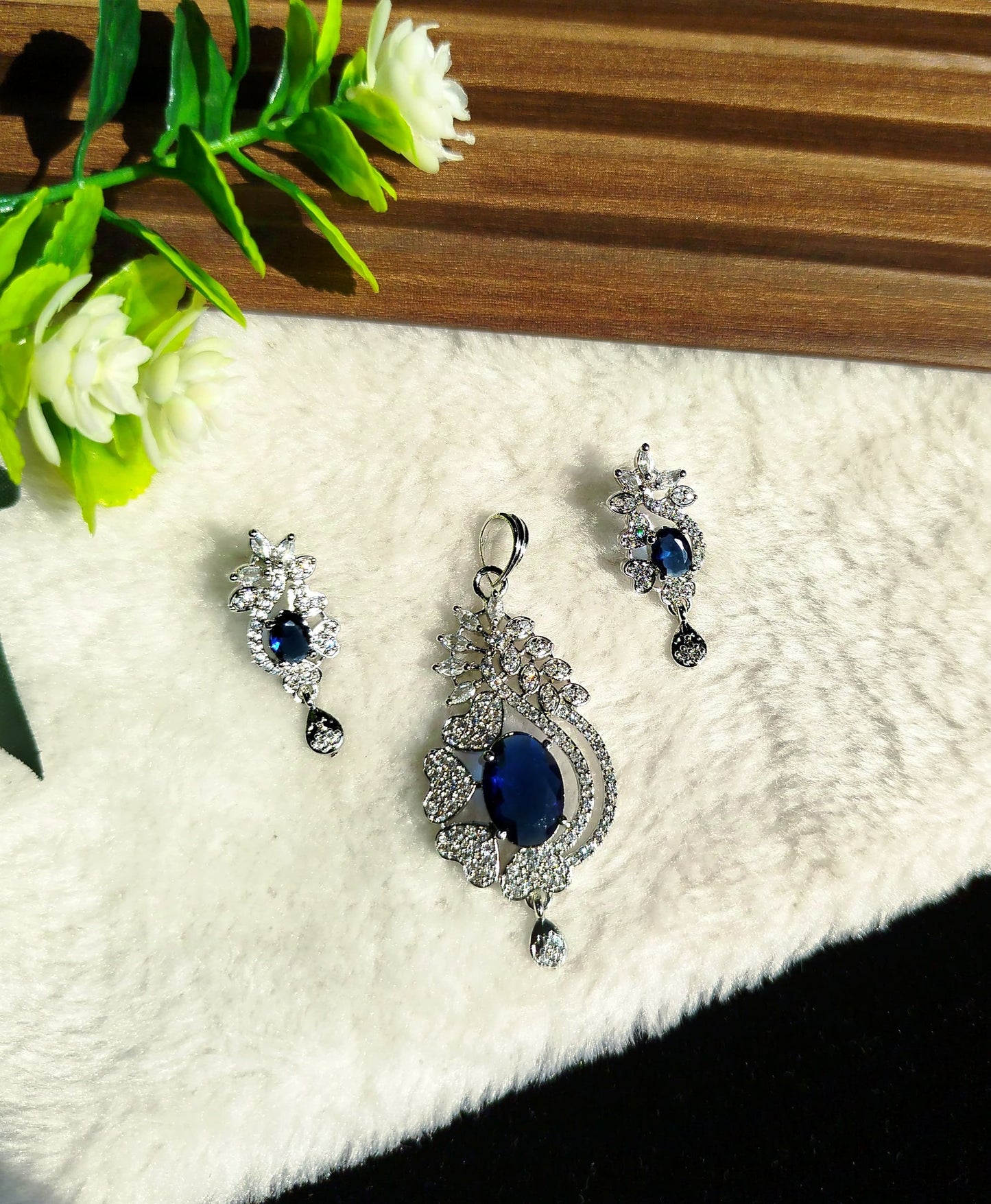 Zircon locket set
