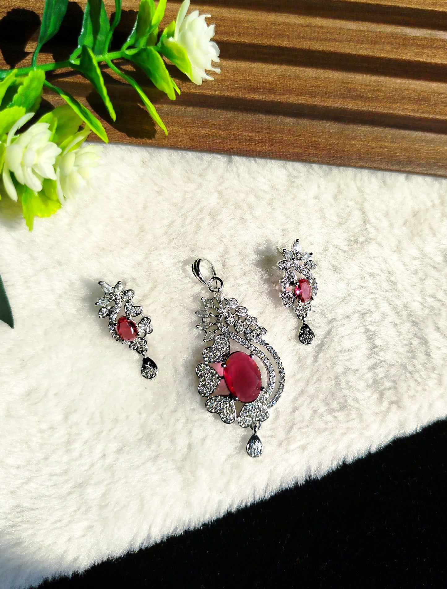 Zircon locket set