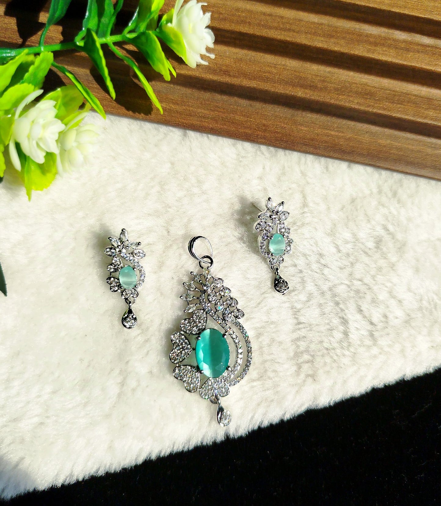 Zircon locket set
