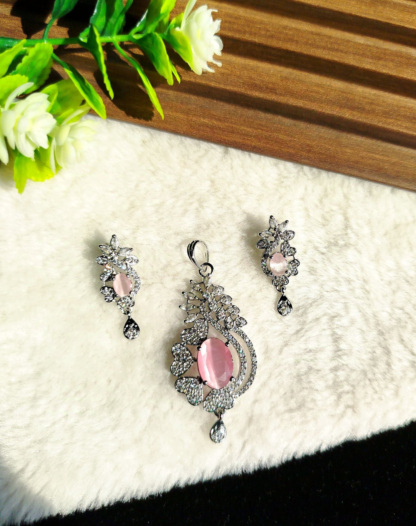 Zircon locket set