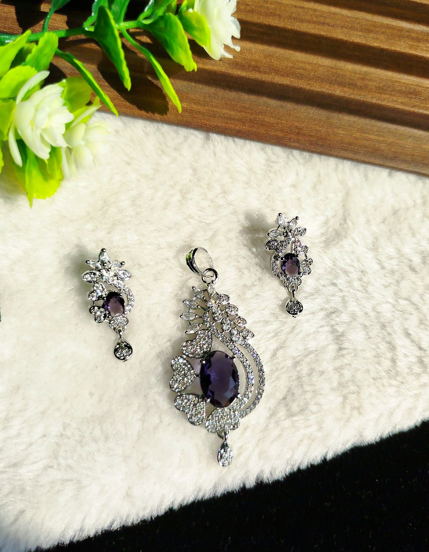 Zircon locket set