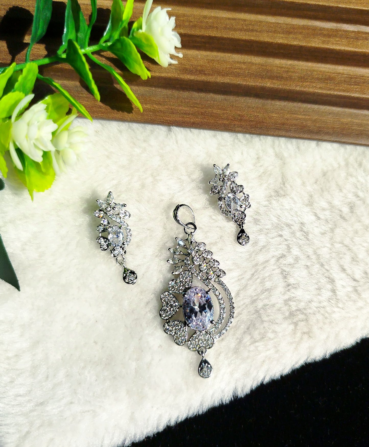 Zircon locket set