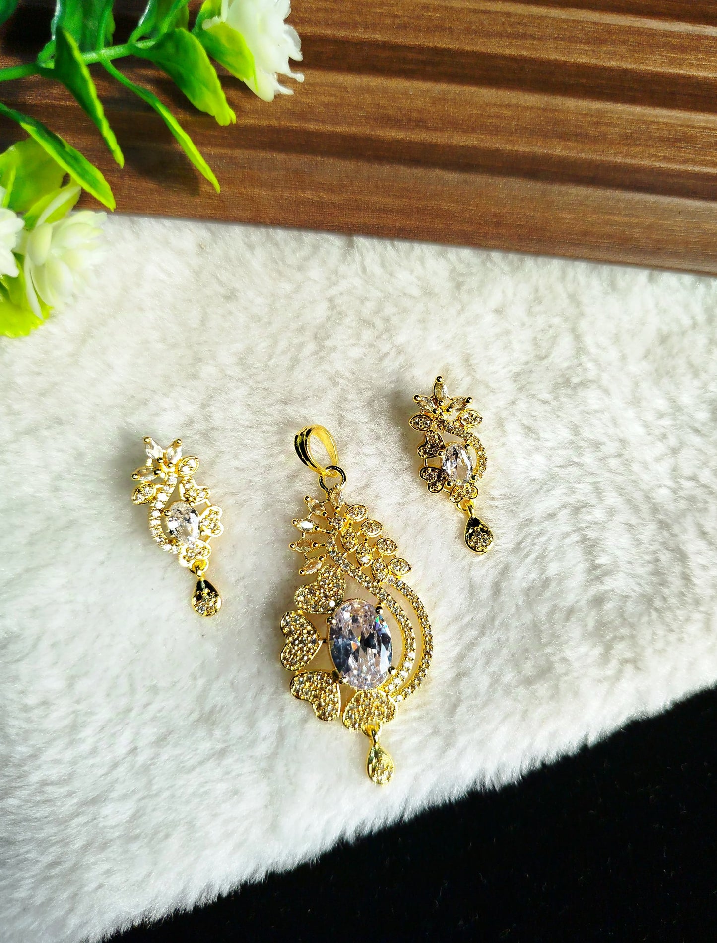 Zircon locket set