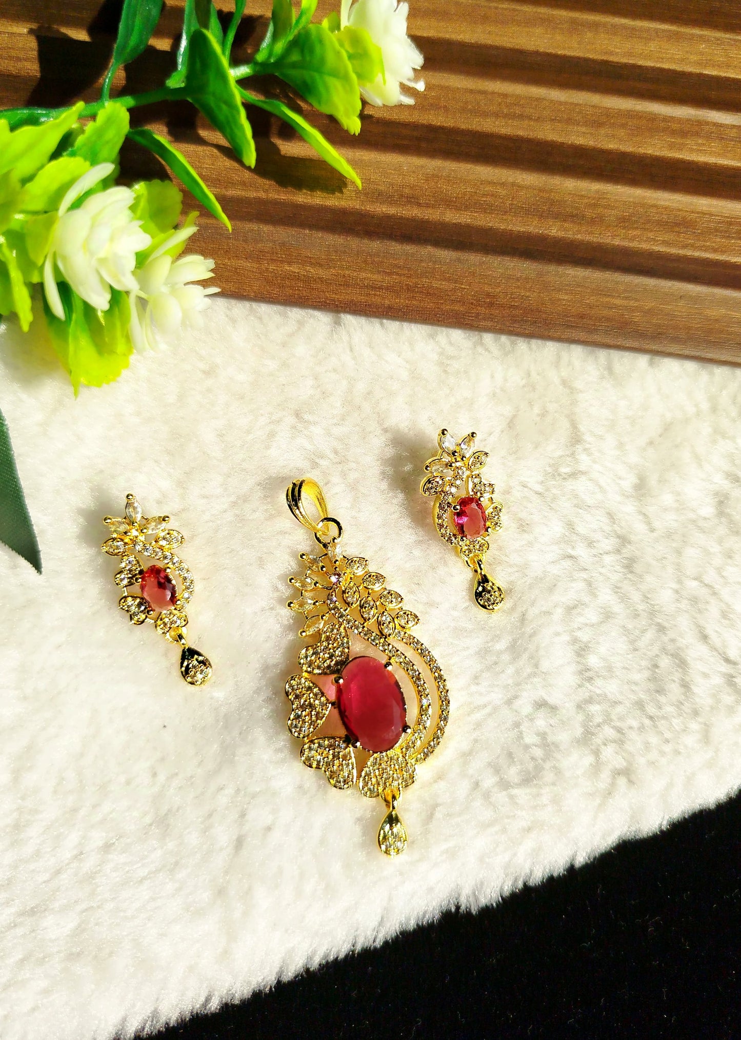 Zircon locket set