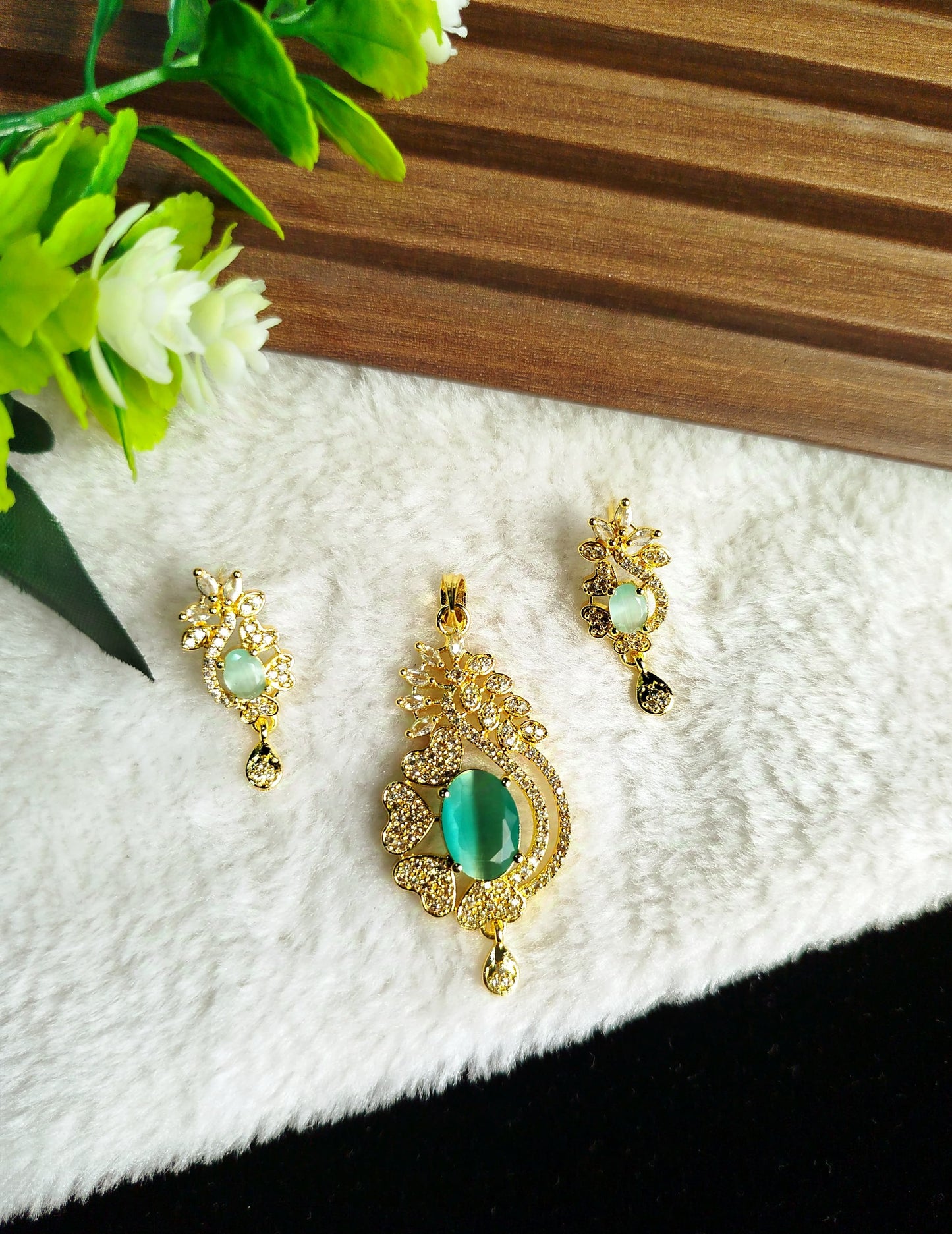 Zircon locket set