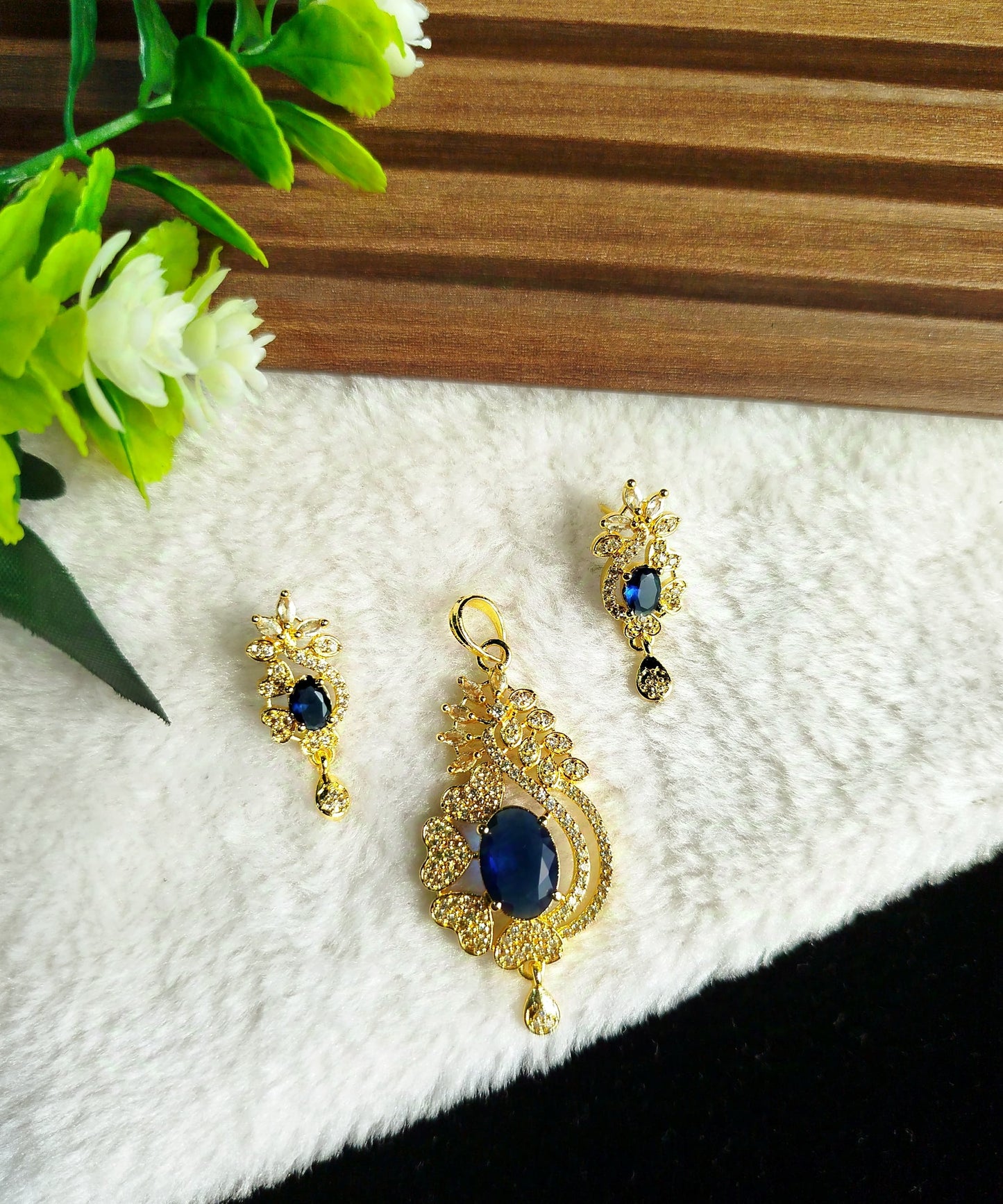 Zircon locket set