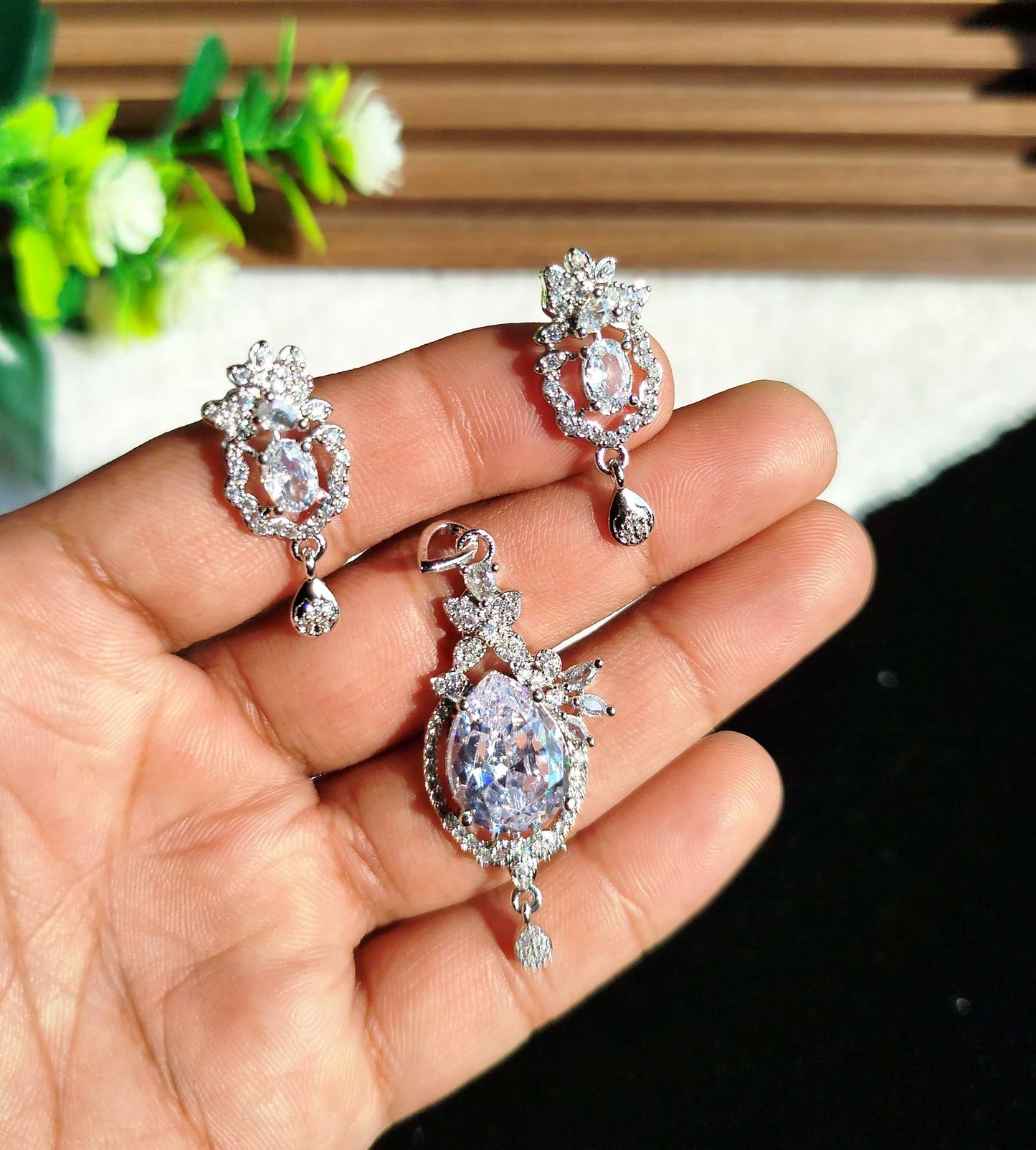 Zircon Pendant Set