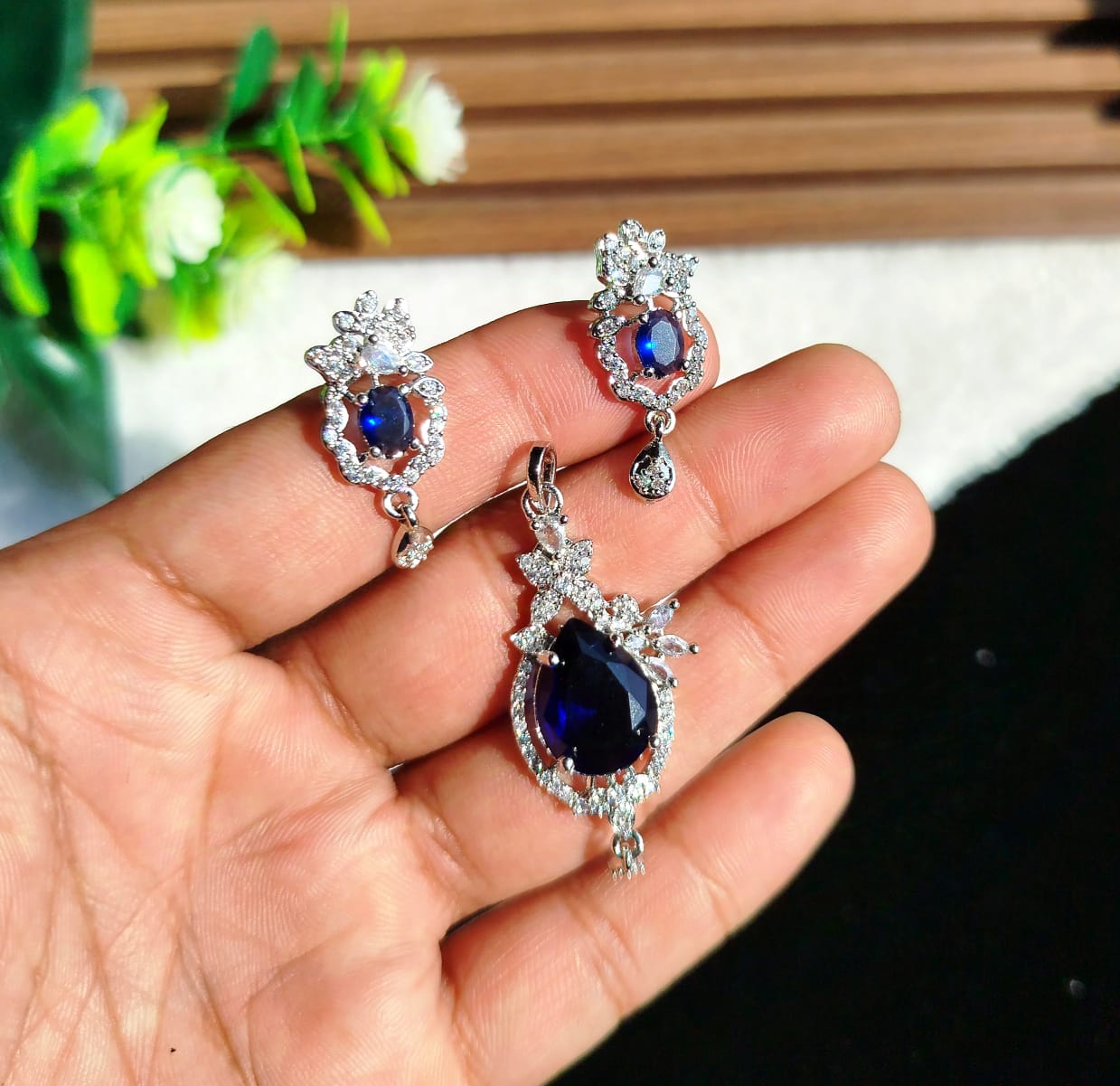 Zircon Pendant Set