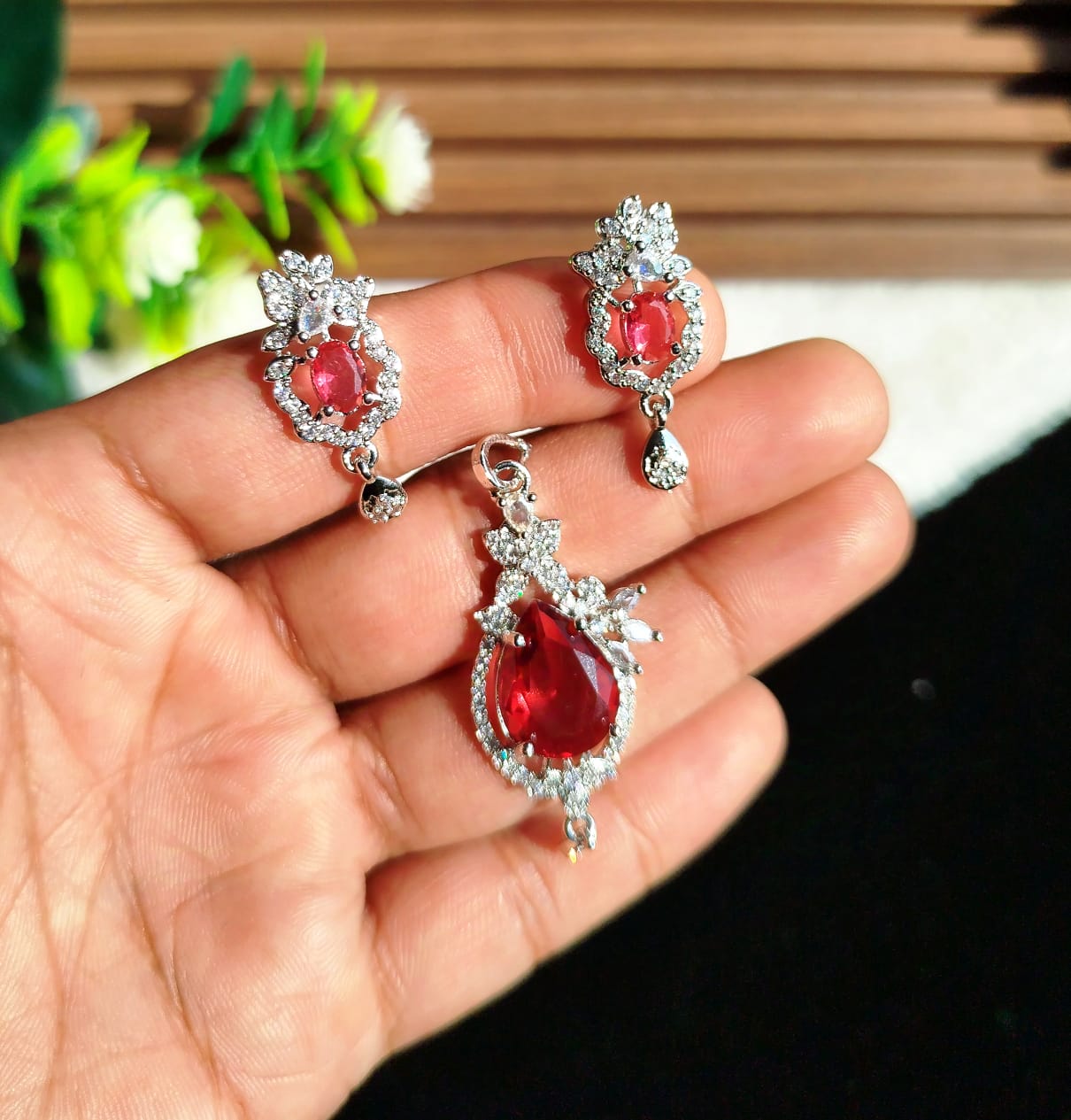 Zircon Pendant Set