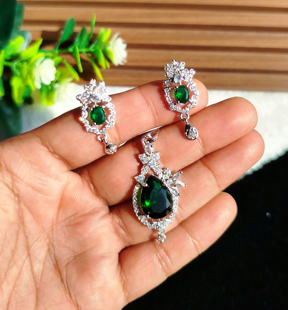 Zircon Pendant Set