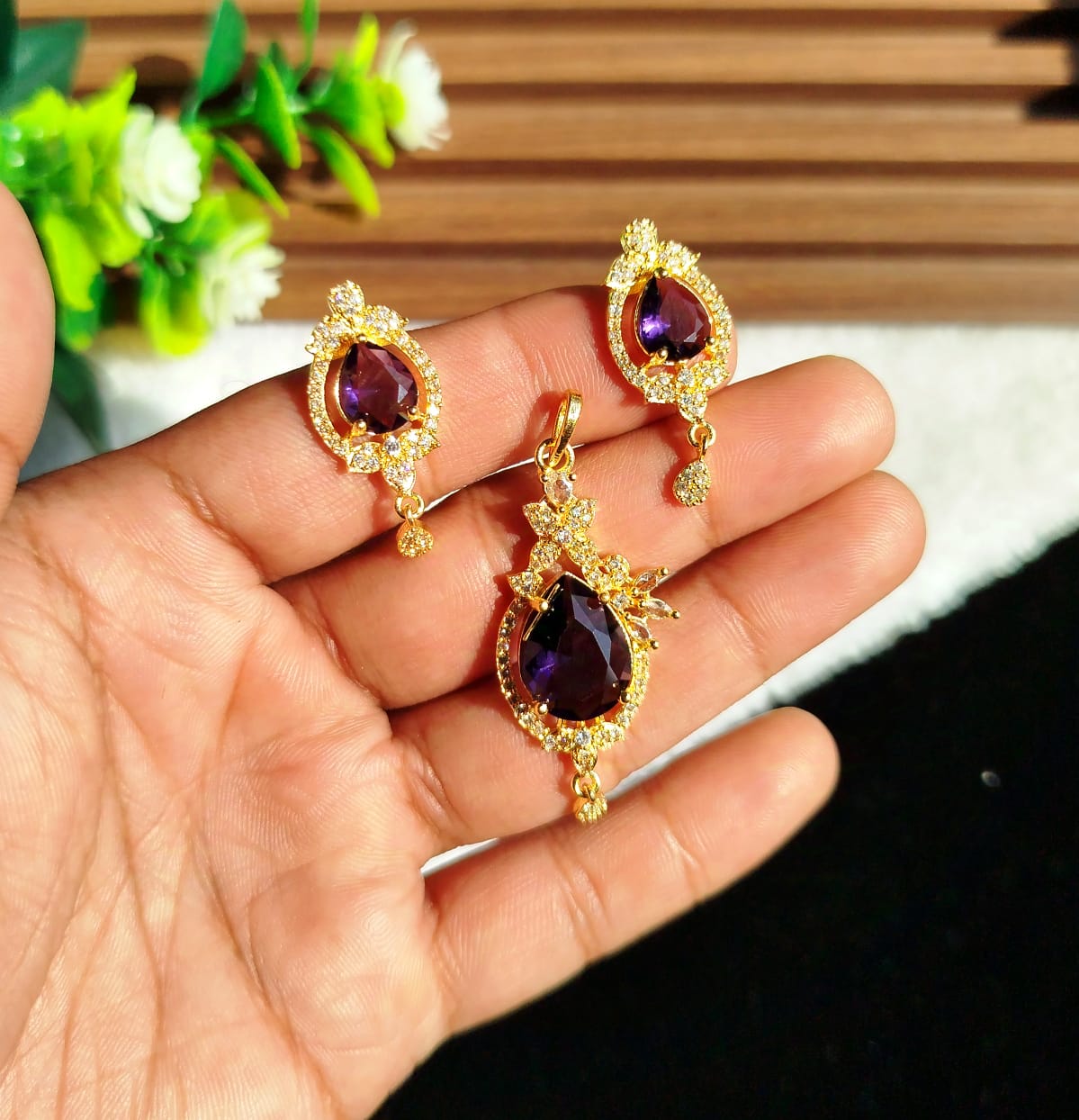 Zircon Pendant Set
