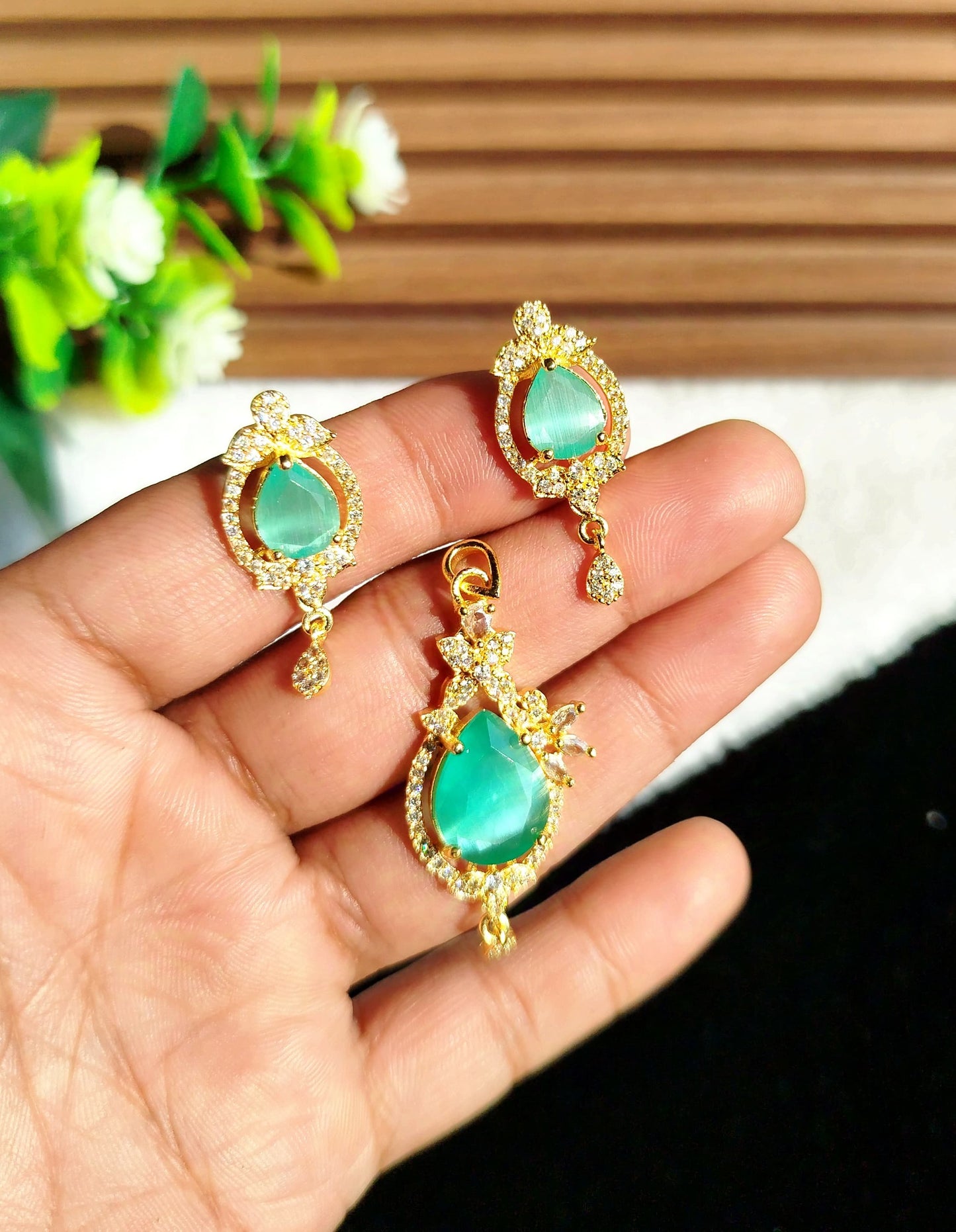 Zircon Pendant Set
