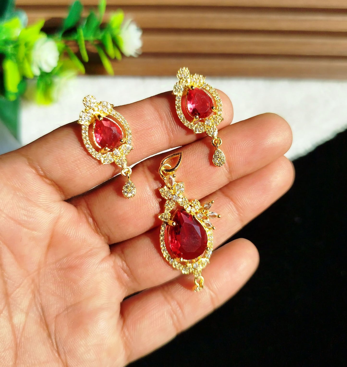 Zircon Pendant Set