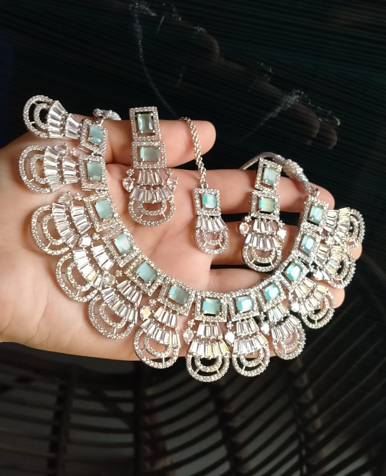 Zircon Set