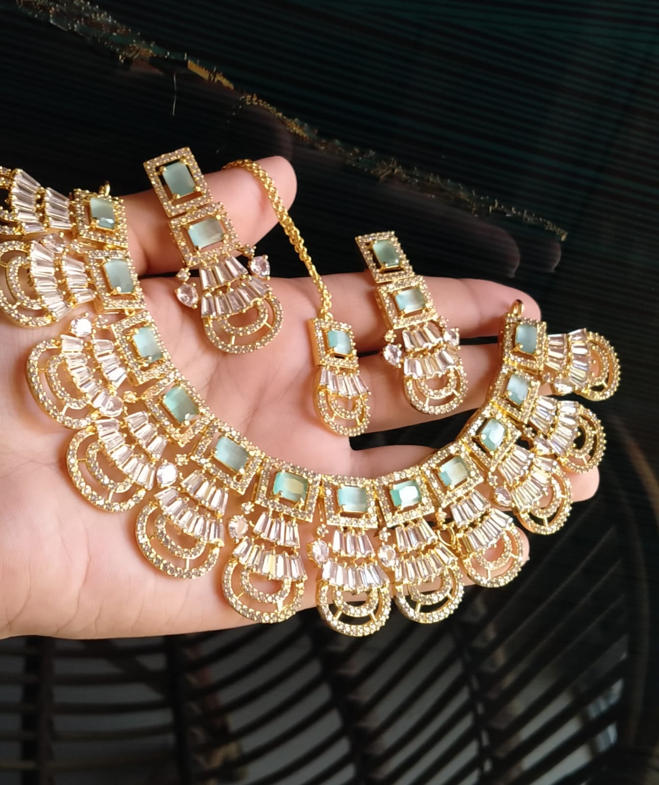 Zircon Set